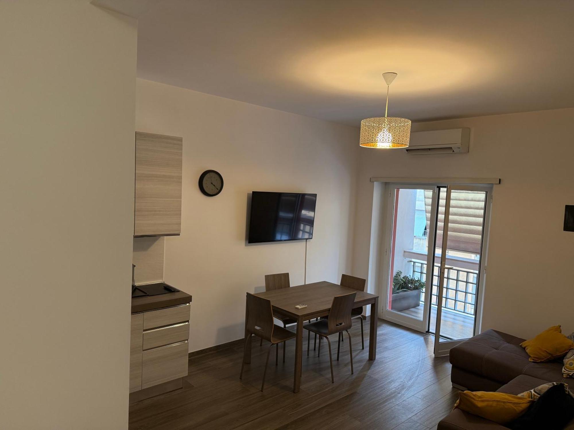 Appartamento con 2 Camere da Letto e Balcone
